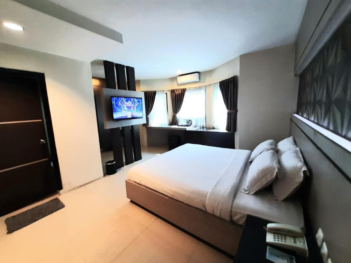 Alexander Hotel Tegal Exteriér fotografie