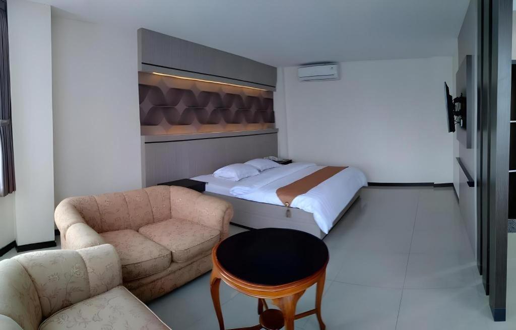 Alexander Hotel Tegal Exteriér fotografie