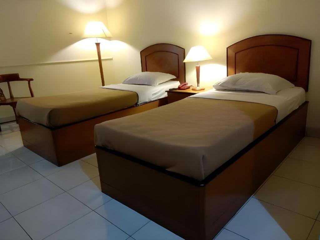Alexander Hotel Tegal Exteriér fotografie