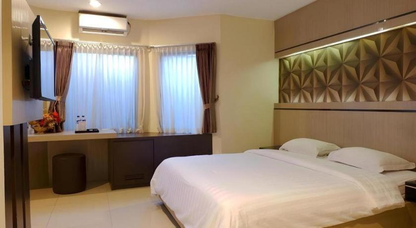 Alexander Hotel Tegal Exteriér fotografie