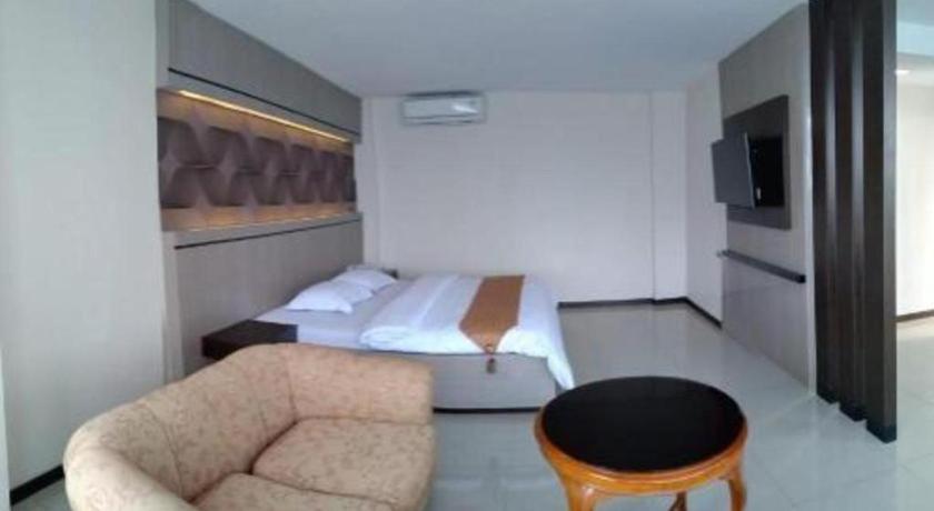 Alexander Hotel Tegal Exteriér fotografie